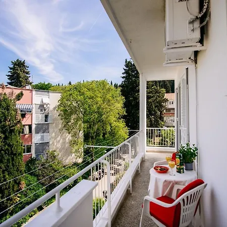 Sunnynest - 3br With Free Parking & Wi-fi, Close To Lapad Bay Apartman